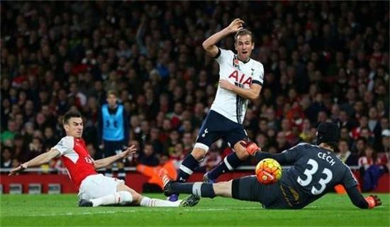 她发现自己 她发现自己